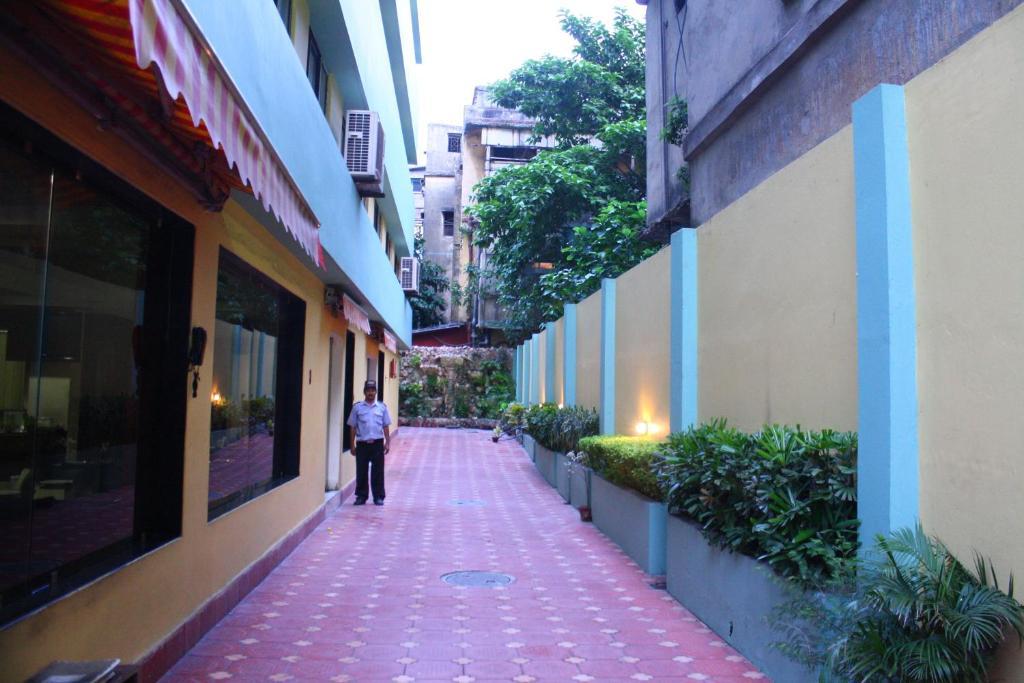 Hotel Crestwood Kalkutta Exterior foto